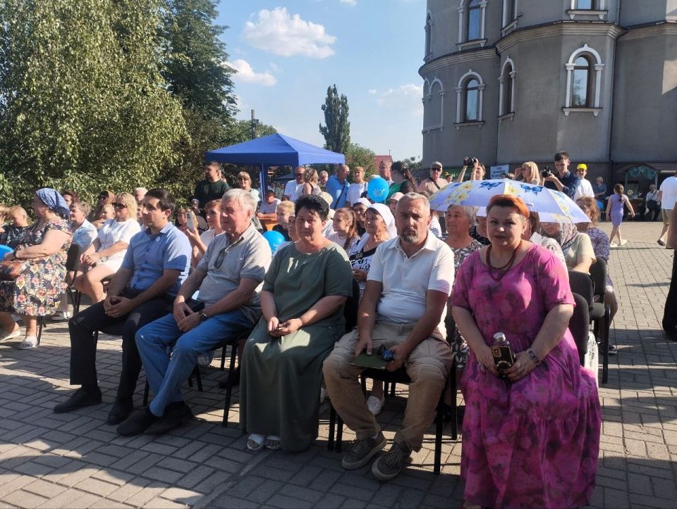 Семья — опора государства: Фестиваль любви, семьи и верности в Ждановке Семья — опора государства: Фестиваль любви, семьи и верности в Ждановке