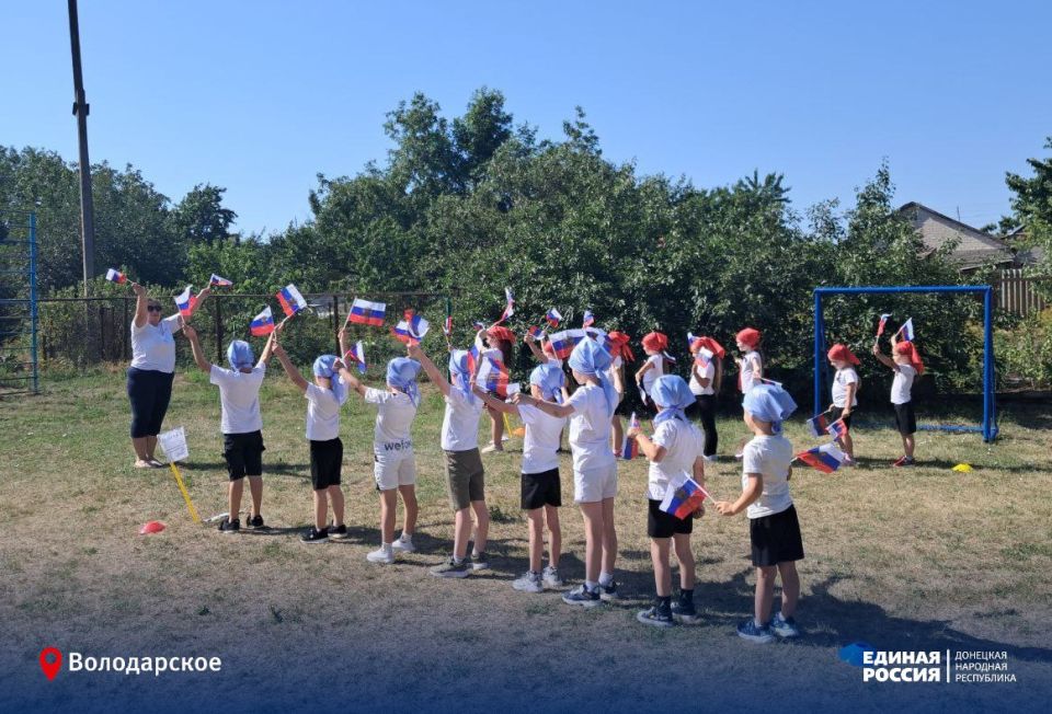 Мы живем в России - единство наша сила! Мы живем в России - единство наша сила!