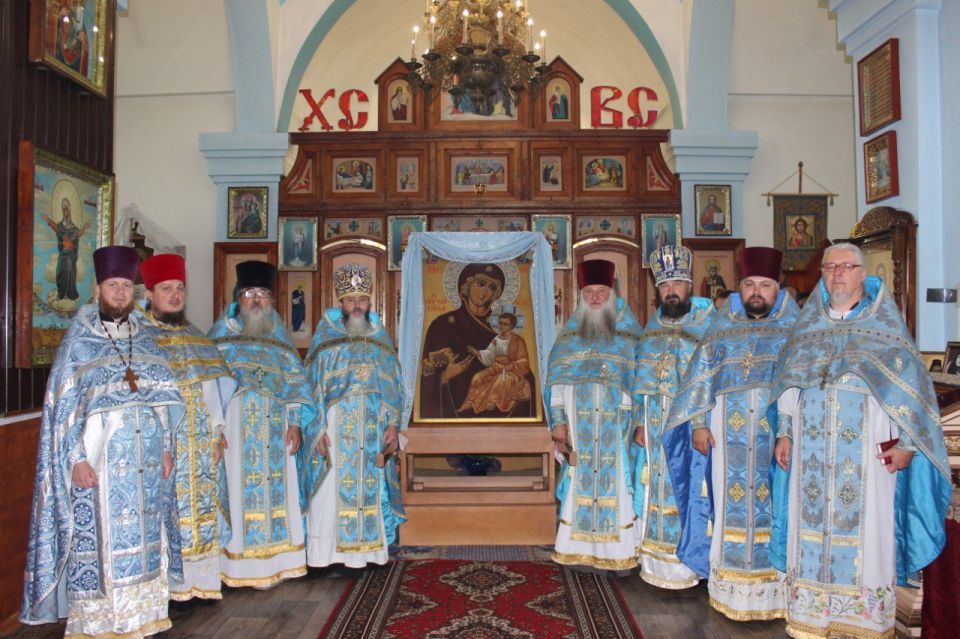 Крестный ход с Иверской иконой Пресвятой Богородицы продолжается Крестный ход с Иверской иконой Пресвятой Богородицы продолжается
