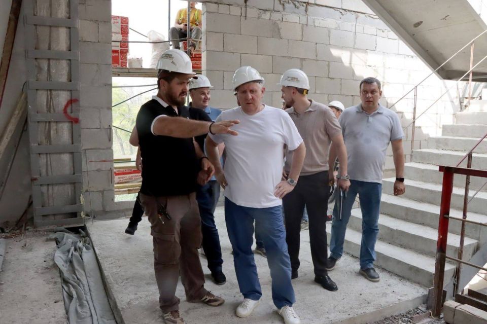 Врио Председателя Правительства ДНР Андрей Чертков проинспектировал ход работ по строительству молодежного центра в столице региона Врио Председателя Правительства ДНР Андрей Чертков проинспектировал ход работ по строительству молодежного центра в столице региона