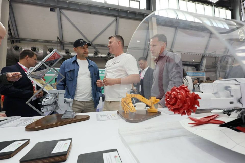 Артём Жога: Еще раз приехал на выставку ИННОПРОМ в Екатеринбурге, чтобы детально познакомиться с российскими разработками Артём Жога: Еще раз приехал на выставку ИННОПРОМ в Екатеринбурге, чтобы детально познакомиться с российскими разработками