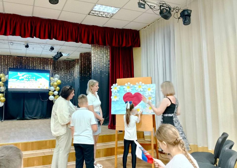 Праздничный концерт ко Дню семьи, любви и верности Праздничный концерт ко Дню семьи, любви и верности