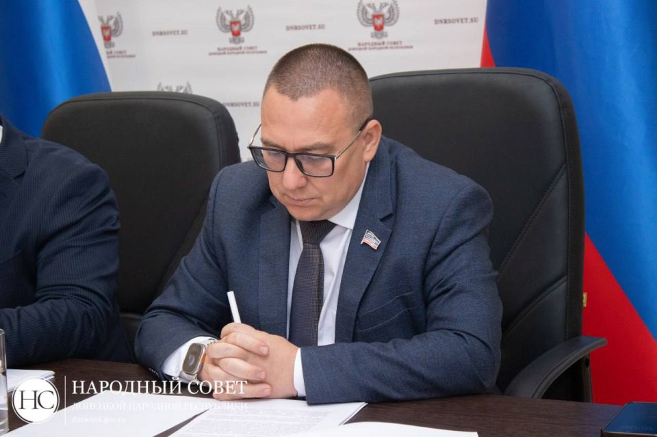 Константин Кузьмин: Провел заседание Президиума Народного Совета ДНР Константин Кузьмин: Провел заседание Президиума Народного Совета ДНР