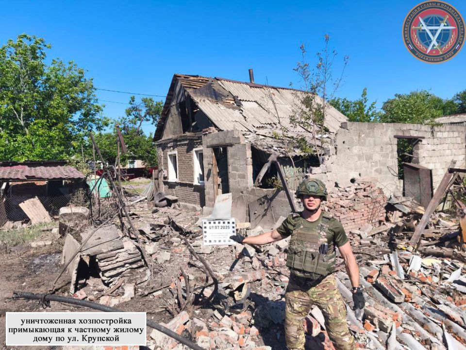 Последствия ночного обстрела Ясиноватой со стороны украинских боевиков Последствия ночного обстрела Ясиноватой со стороны украинских боевиков