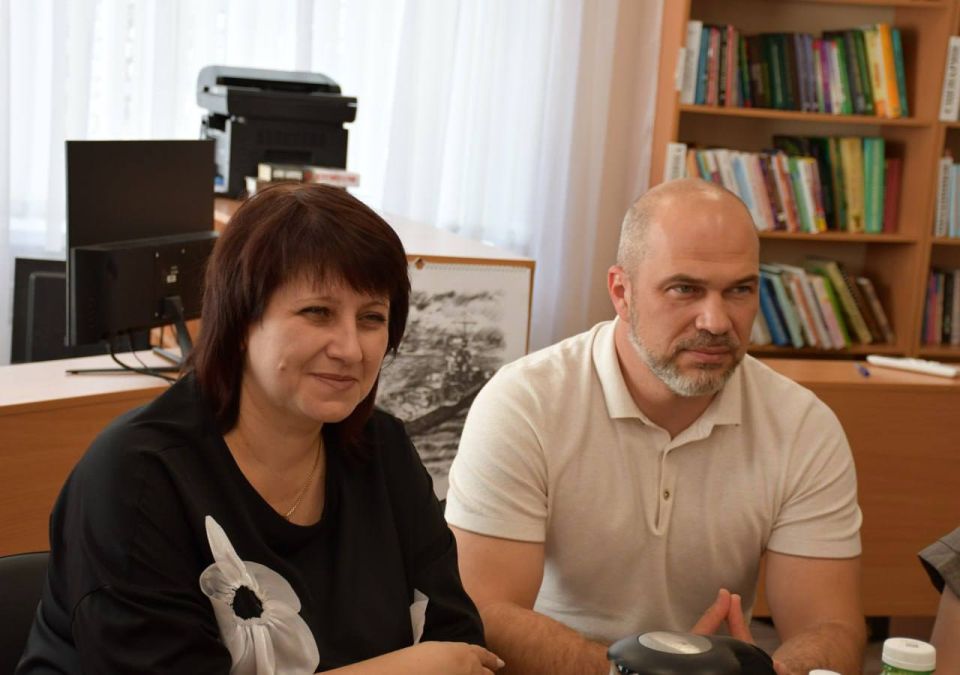 В рамках партийного проекта «Культура малой Родины» ко Дню семьи, любви и верности в центральной городской библиотеке прошла концертная программа" Ромашка на счастье" В рамках партийного проекта «Культура малой Родины» ко Дню семьи, любви и верности в центральной городской библиотеке прошла концертная программа" Ромашка на счастье"