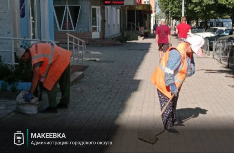 Сотрудниками МУП АГМ «Перспектива» выполнены работы: по сбору летучего мусора и очистке урн, по уборке тротуаров и дорог, по ул. Московской, Плеханова, Чубаря, Свободы, Ермощенко, Победы, Ленина, Циолковского, Донецкое... Сотрудниками МУП АГМ «Перспектива» выполнены работы: по сбору летучего мусора и очистке урн, по уборке тротуаров и дорог, по ул. Московской, Плеханова, Чубаря, Свободы, Ермощенко, Победы, Ленина, Циолковского, Донецкое...