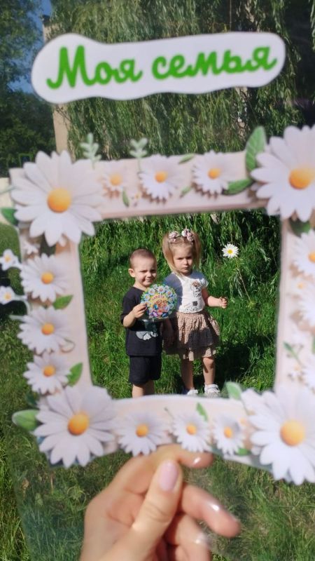 День Семьи, Любви и Верности - совсем еще молодой праздник в нашей стране, но такой нужный! Для всех в этих понятиях - семья, любовь и верность - скрыто что-то свое, но вместе с тем мы все ощущаем тепло, поддержку... День Семьи, Любви и Верности - совсем еще молодой праздник в нашей стране, но такой нужный! Для всех в этих понятиях - семья, любовь и верность - скрыто что-то свое, но вместе с тем мы все ощущаем тепло, поддержку...