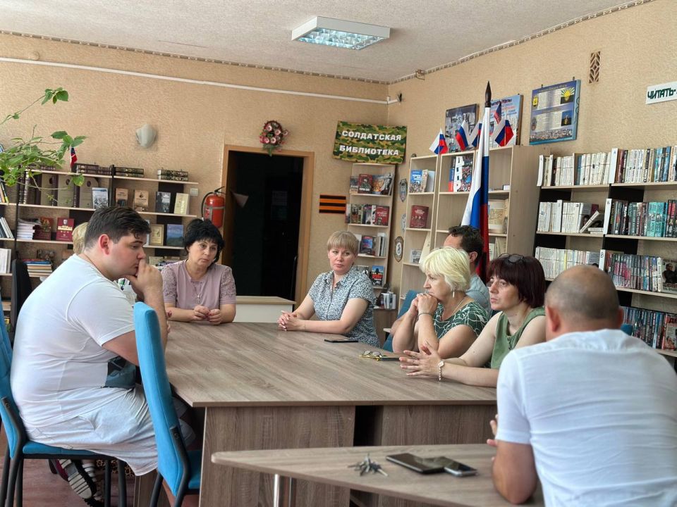 Денис Зубов: Встреча с коллективом. Сегодня, 9 июля, первый заместитель главы администрации городского округа Иловайск Свердлов Михаил Николаевич провел встречу с трудовым коллективом МБУ «Городская библиотека г. о.... Денис Зубов: Встреча с коллективом. Сегодня, 9 июля, первый заместитель главы администрации городского округа Иловайск Свердлов Михаил Николаевич провел встречу с трудовым коллективом МБУ «Городская библиотека г. о....