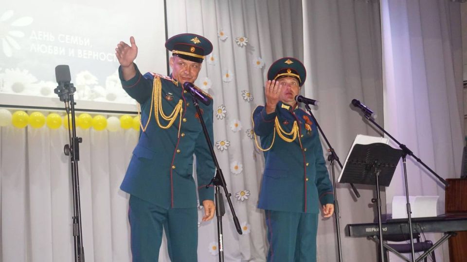 Ансамбль солистов инженерных войск выступил в Мангуше с праздничным концертом Ансамбль солистов инженерных войск выступил в Мангуше с праздничным концертом