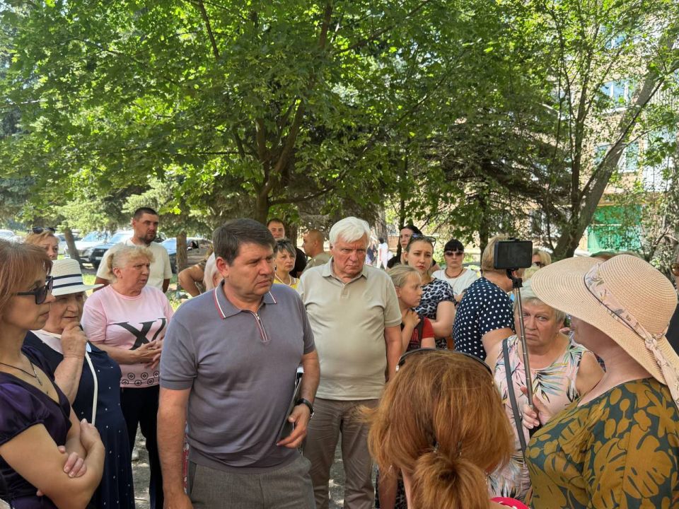Владислав Ключаров: В июне встречался с жителями квартала Металлург Владислав Ключаров: В июне встречался с жителями квартала Металлург