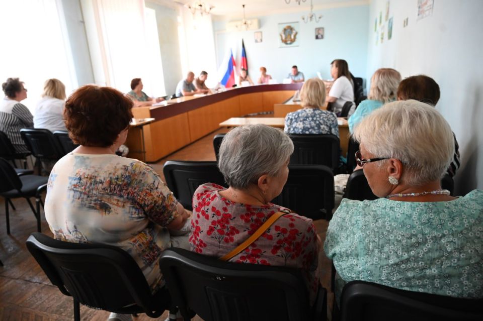 Руководитель Управы Куйбышевского внутригородского района Администрации городского округа Донецк Иван Адамец провел аппаратное совещание Руководитель Управы Куйбышевского внутригородского района Администрации городского округа Донецк Иван Адамец провел аппаратное совещание