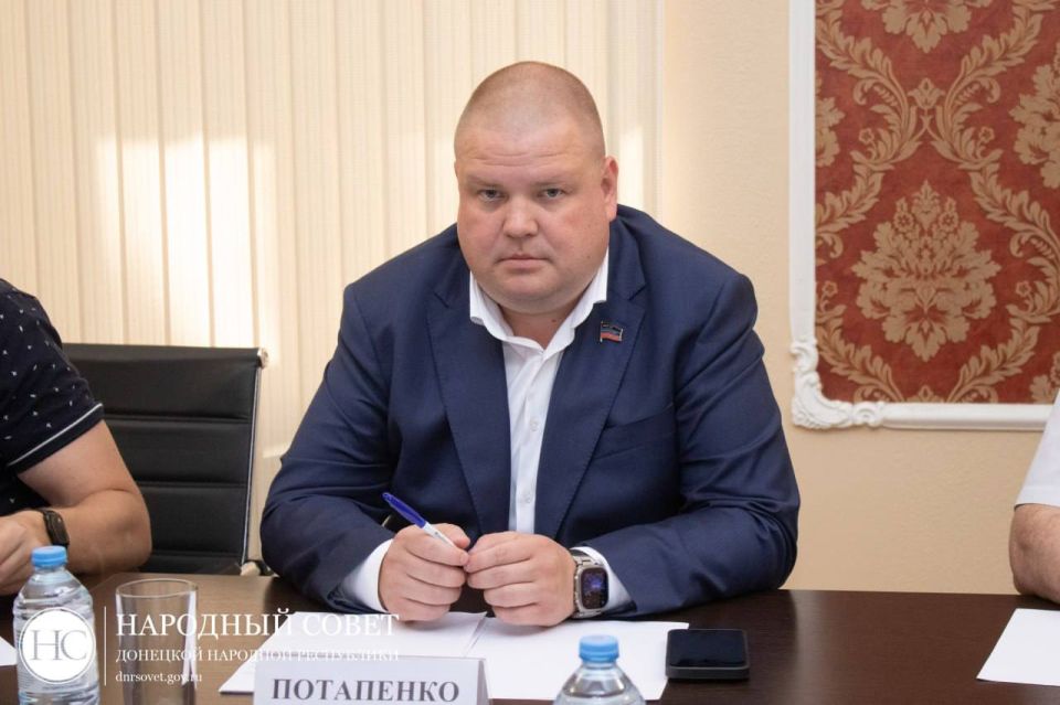 Константин Кузьмин: Провел заседание Президиума Народного Совета ДНР Константин Кузьмин: Провел заседание Президиума Народного Совета ДНР