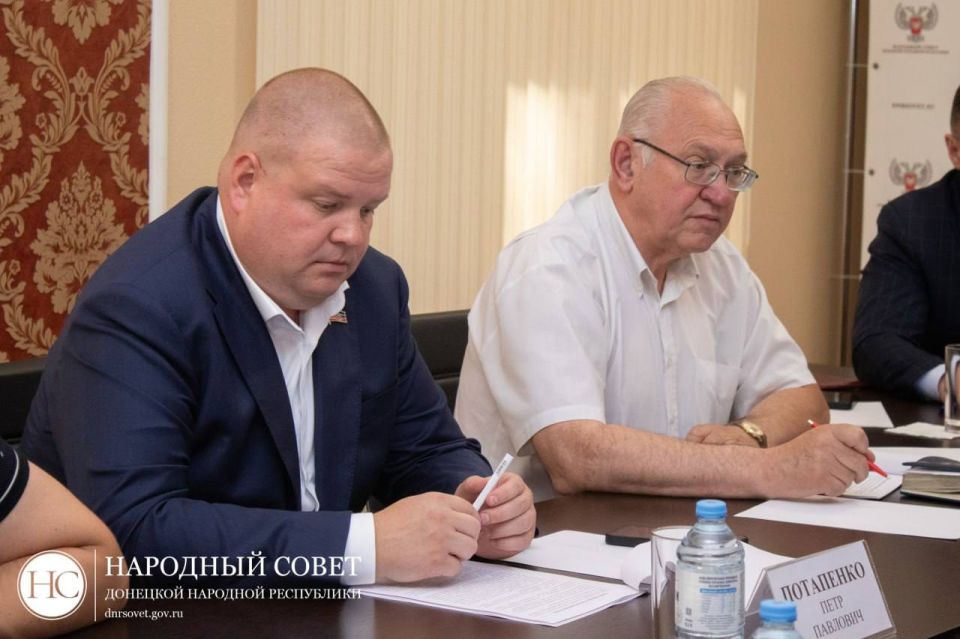 Константин Кузьмин: Провел заседание Президиума Народного Совета ДНР Константин Кузьмин: Провел заседание Президиума Народного Совета ДНР