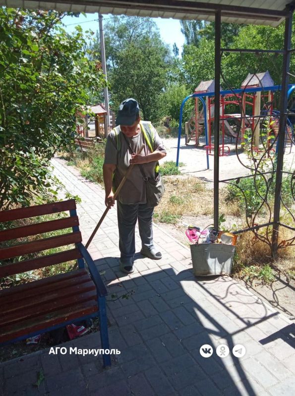 «Мариупольжилкомплекс» выполнил уборку придомовых территорий в трех районах города «Мариупольжилкомплекс» выполнил уборку придомовых территорий в трех районах города