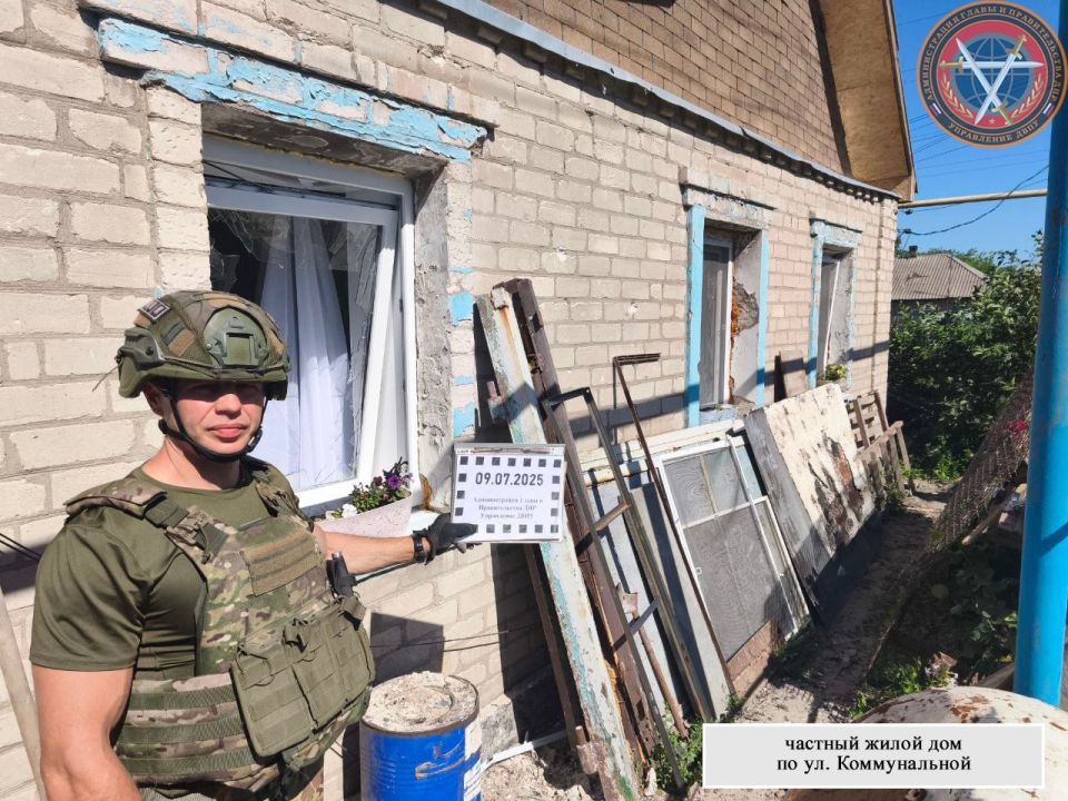 Последствия ночного обстрела Ясиноватой со стороны украинских боевиков Последствия ночного обстрела Ясиноватой со стороны украинских боевиков
