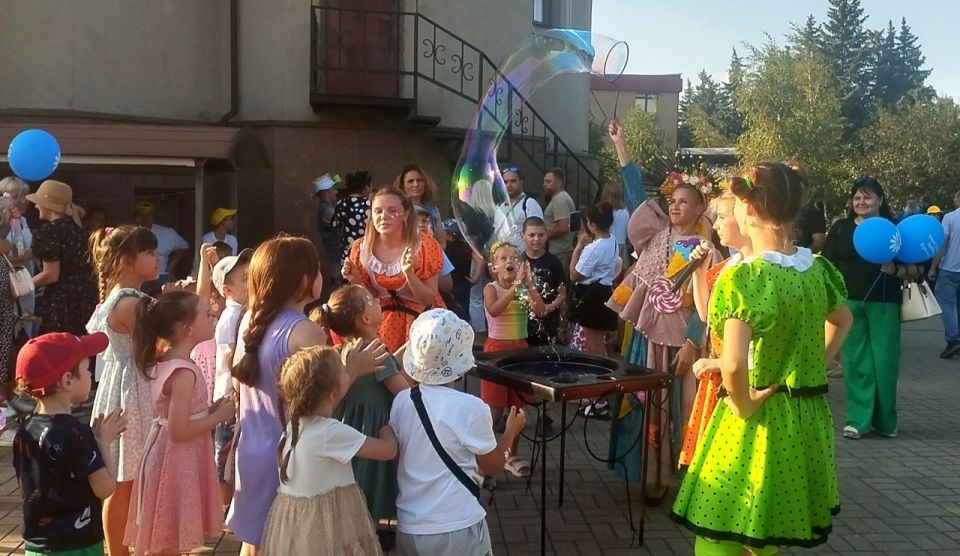 В Ждановке прошел фестиваль ко Дню семьи, любви и верности «Семья – опора государства» В Ждановке прошел фестиваль ко Дню семьи, любви и верности «Семья – опора государства»