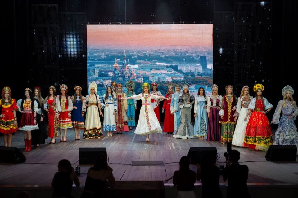 В Донецке состоялся финал Республиканского конкурса красоты «Краса Донбасса — 2025», в котором выступили 22 участницы из ДНР и ЛНР В Донецке состоялся финал Республиканского конкурса красоты «Краса Донбасса — 2025», в котором выступили 22 участницы из ДНР и ЛНР