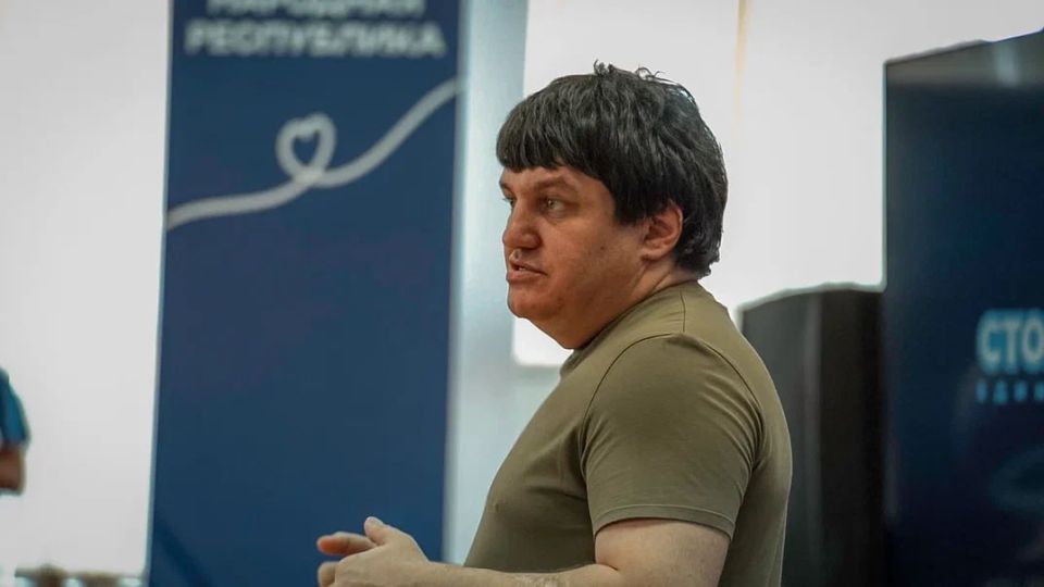 В Донецке провели первый форум сторонников ВПП «Единая Россия» под руководством командира интербригады «Пятнашка» Ахры Авидзба, избранного председателем регионального совета на IV конференции республиканского отделения партии В Донецке провели первый форум сторонников ВПП «Единая Россия» под руководством командира интербригады «Пятнашка» Ахры Авидзба, избранного председателем регионального совета на IV конференции республиканского отделения партии