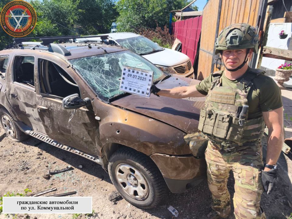 Последствия ночного обстрела Ясиноватой со стороны украинских боевиков Последствия ночного обстрела Ясиноватой со стороны украинских боевиков
