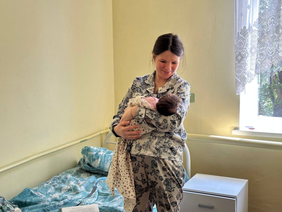 Новоиспеченных мамочек поздравили с Днём семьи, любви и верности Новоиспеченных мамочек поздравили с Днём семьи, любви и верности