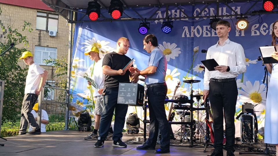 В Ждановке прошел фестиваль ко Дню семьи, любви и верности «Семья – опора государства» В Ждановке прошел фестиваль ко Дню семьи, любви и верности «Семья – опора государства»