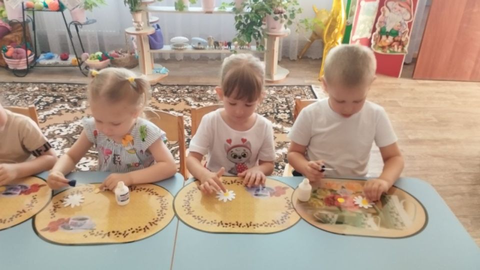 День Семьи, Любви и Верности - совсем еще молодой праздник в нашей стране, но такой нужный! Для всех в этих понятиях - семья, любовь и верность - скрыто что-то свое, но вместе с тем мы все ощущаем тепло, поддержку... День Семьи, Любви и Верности - совсем еще молодой праздник в нашей стране, но такой нужный! Для всех в этих понятиях - семья, любовь и верность - скрыто что-то свое, но вместе с тем мы все ощущаем тепло, поддержку...