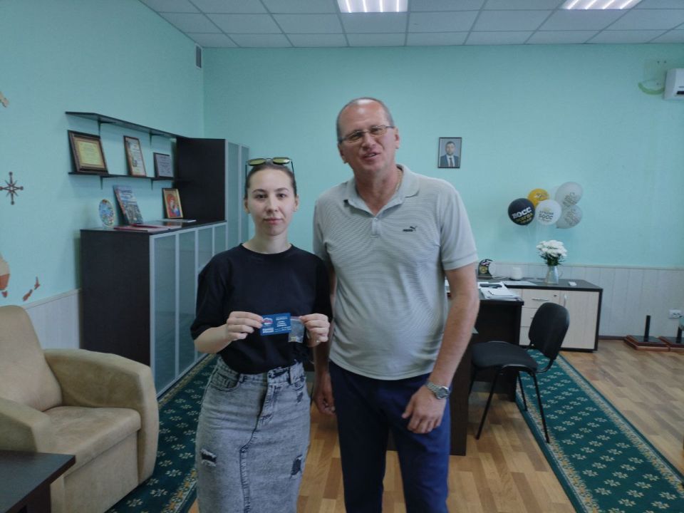 Вручение партийных билетов Вручение партийных билетов