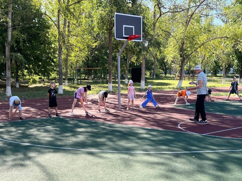 В Кировском работает пришкольная площадка В Кировском работает пришкольная площадка