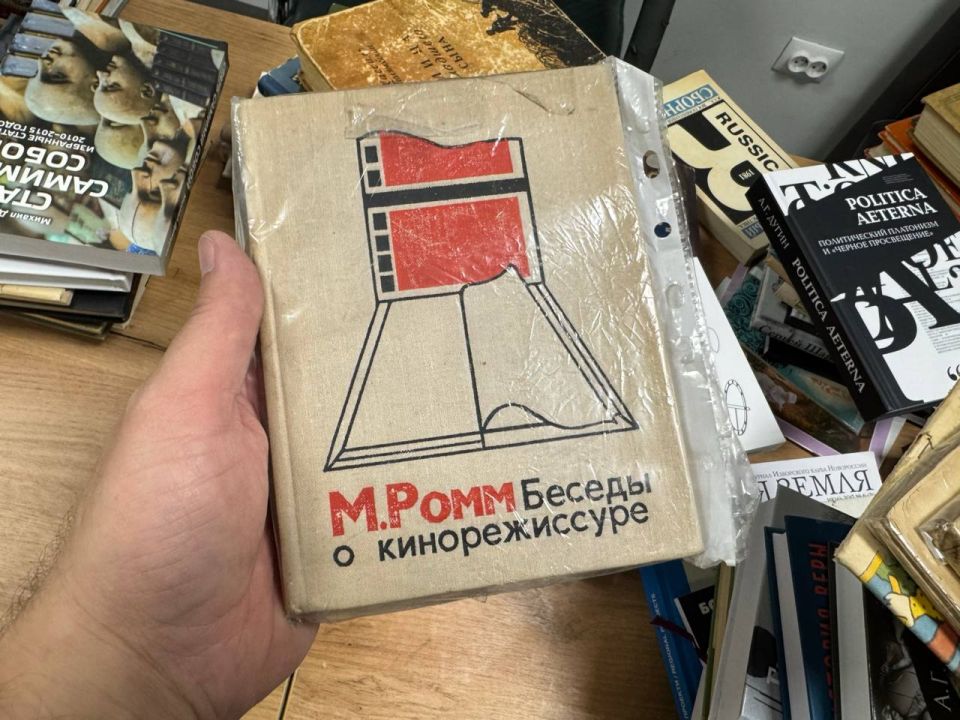 Огромное спасибо подписчикам и редакции ТГ-канала СИГНАЛ за книги, переданные для открытой «Геройской библиотеки» на Киностудии Данилевского в Мариуполе Огромное спасибо подписчикам и редакции ТГ-канала СИГНАЛ за книги, переданные для открытой «Геройской библиотеки» на Киностудии Данилевского в Мариуполе