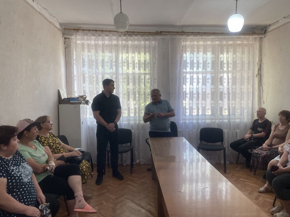 Начальник Михайловского территориального отдела Администрации Тельмановского муниципального округа при участии представителя Общественного совета провели встречу жителями села Михайловка Начальник Михайловского территориального отдела Администрации Тельмановского муниципального округа при участии представителя Общественного совета провели встречу жителями села Михайловка