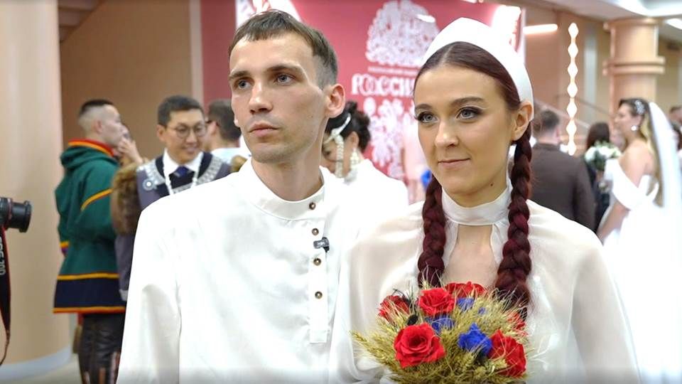 8 и 9 июля в Национальном центре «Россия» на II Всероссийском свадебном фестивале «Россия. Соединяя сердца» состоялись четыре свадьбы влюблённых пар из ДНР 8 и 9 июля в Национальном центре «Россия» на II Всероссийском свадебном фестивале «Россия. Соединяя сердца» состоялись четыре свадьбы влюблённых пар из ДНР