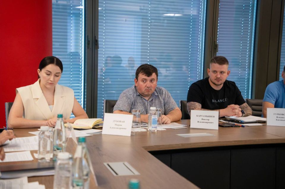 Кирилл Макаров: Провел сегодня рабочую встречу с представителями муниципалитетов — обсуждали, как на местах реализуется молодёжная политика Кирилл Макаров: Провел сегодня рабочую встречу с представителями муниципалитетов — обсуждали, как на местах реализуется молодёжная политика