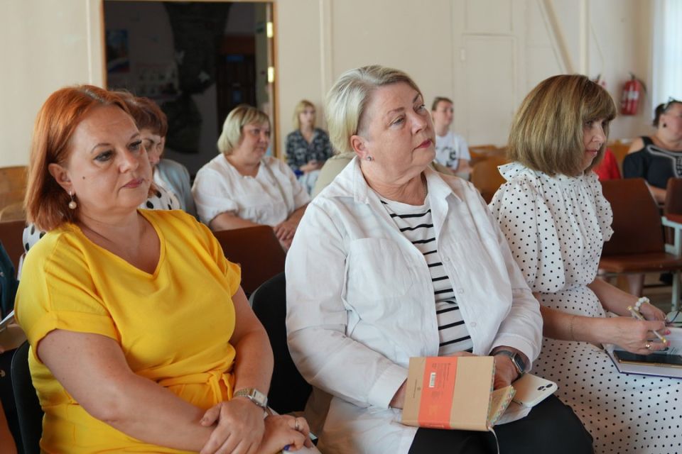 Ольга Колударова: По поручению Главы ДНР встретился с родителями и педагогами Кировского района столицы Ольга Колударова: По поручению Главы ДНР встретился с родителями и педагогами Кировского района столицы