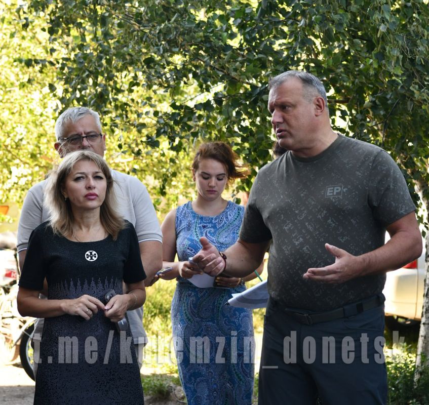 Алексей Кулемзин: Встретился с жителями поселка Лидиевка в Кировском районе Донецка Алексей Кулемзин: Встретился с жителями поселка Лидиевка в Кировском районе Донецка