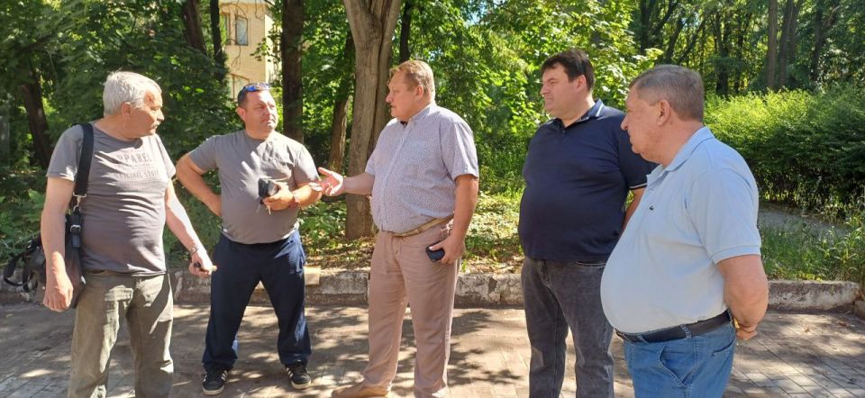 Валентин Левченко: Провел встречу с жителями дома №163 по ул.Артема Валентин Левченко: Провел встречу с жителями дома №163 по ул.Артема