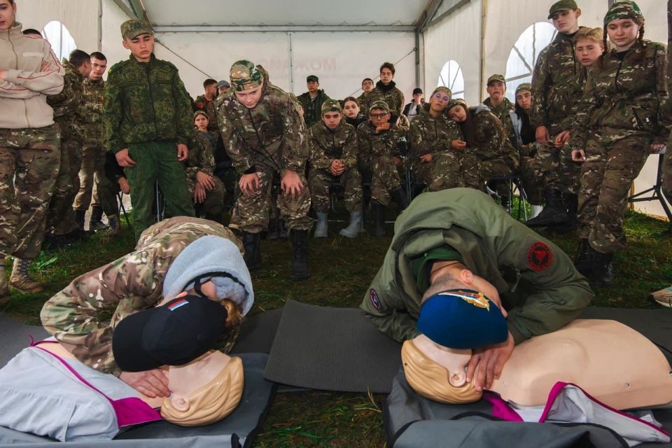 900 юнармейцев прошли «школу жизни» на VI межрегиональных сборах в Подмосковье 900 юнармейцев прошли «школу жизни» на VI межрегиональных сборах в Подмосковье