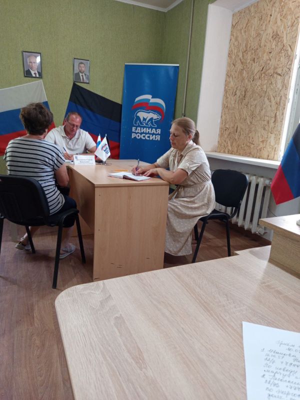 Председатель Дебальцевского городского совета Донецкой Народной Республики Шульженко Сергей Васильевич 10.07.2025 провел личный прием граждан в общественной приемной Всероссийской политической партии «Единая Россия» Председатель Дебальцевского городского совета Донецкой Народной Республики Шульженко Сергей Васильевич 10.07.2025 провел личный прием граждан в общественной приемной Всероссийской политической партии «Единая Россия»