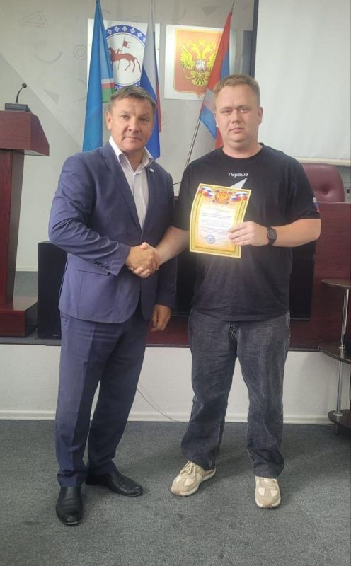 Александр Качанов: Благодарности от главы Докучаевска вручили учителям Якутии Александр Качанов: Благодарности от главы Докучаевска вручили учителям Якутии