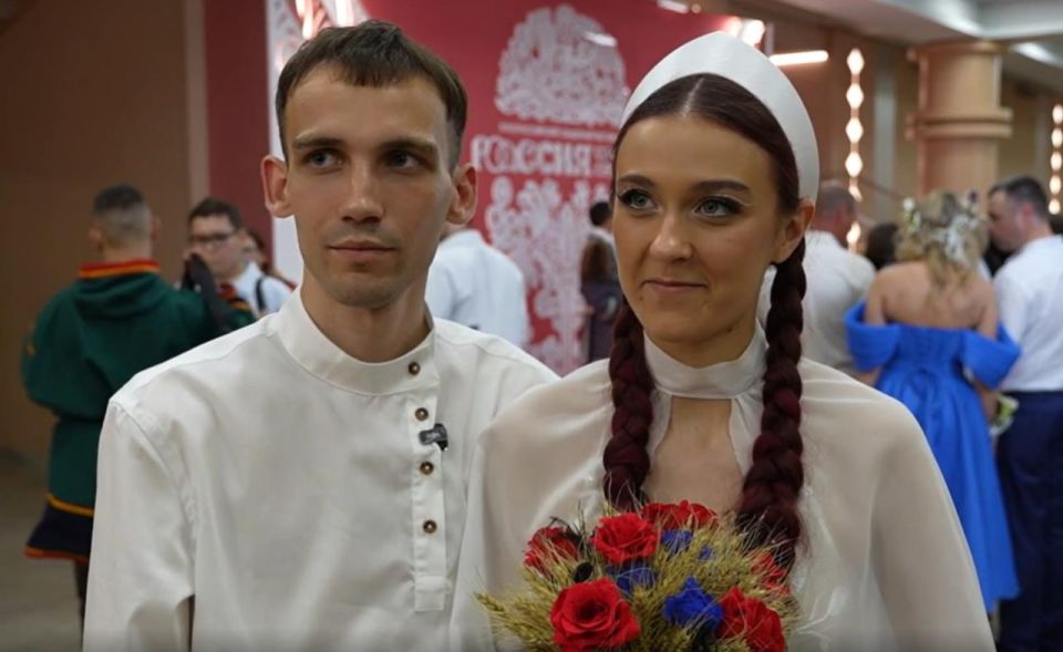 Совет да любовь: четыре пары из ДНР соединили сердца на всероссийском свадебном фестивале Совет да любовь: четыре пары из ДНР соединили сердца на всероссийском свадебном фестивале