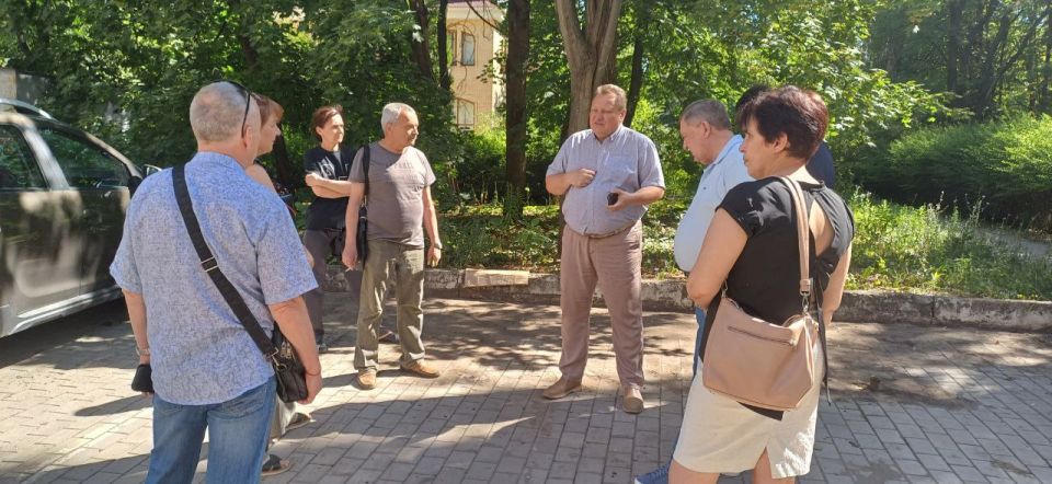 Валентин Левченко: Провел встречу с жителями дома №163 по ул.Артема Валентин Левченко: Провел встречу с жителями дома №163 по ул.Артема