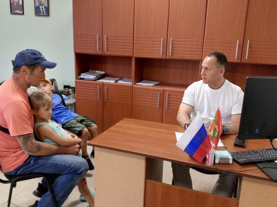 Александр Пеняев: Сегодняшний приём граждан вновь подтвердил, что ваши обращения — это наш общий компас в работе Александр Пеняев: Сегодняшний приём граждан вновь подтвердил, что ваши обращения — это наш общий компас в работе