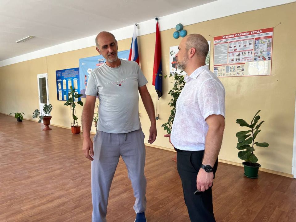 Сергей Желновач: Сегодня, проверил ход проведения работ по капитальному ремонту в ГБОУ «Школа № 1 им. Б.Е. Щербины города Дебальцево» Сергей Желновач: Сегодня, проверил ход проведения работ по капитальному ремонту в ГБОУ «Школа № 1 им. Б.Е. Щербины города Дебальцево»