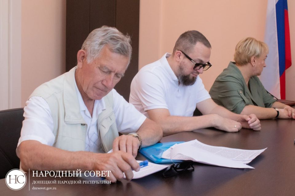 Депутаты составили отзывы на изменения в трудовом законодательстве Депутаты составили отзывы на изменения в трудовом законодательстве