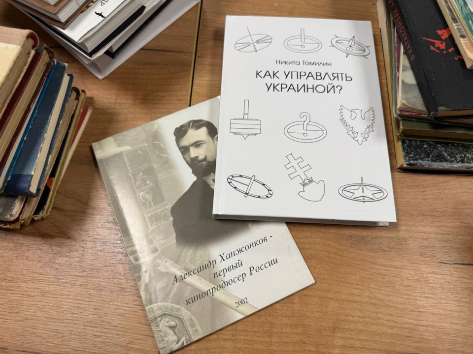 Огромное спасибо подписчикам и редакции ТГ-канала СИГНАЛ за книги, переданные для открытой «Геройской библиотеки» на Киностудии Данилевского в Мариуполе Огромное спасибо подписчикам и редакции ТГ-канала СИГНАЛ за книги, переданные для открытой «Геройской библиотеки» на Киностудии Данилевского в Мариуполе