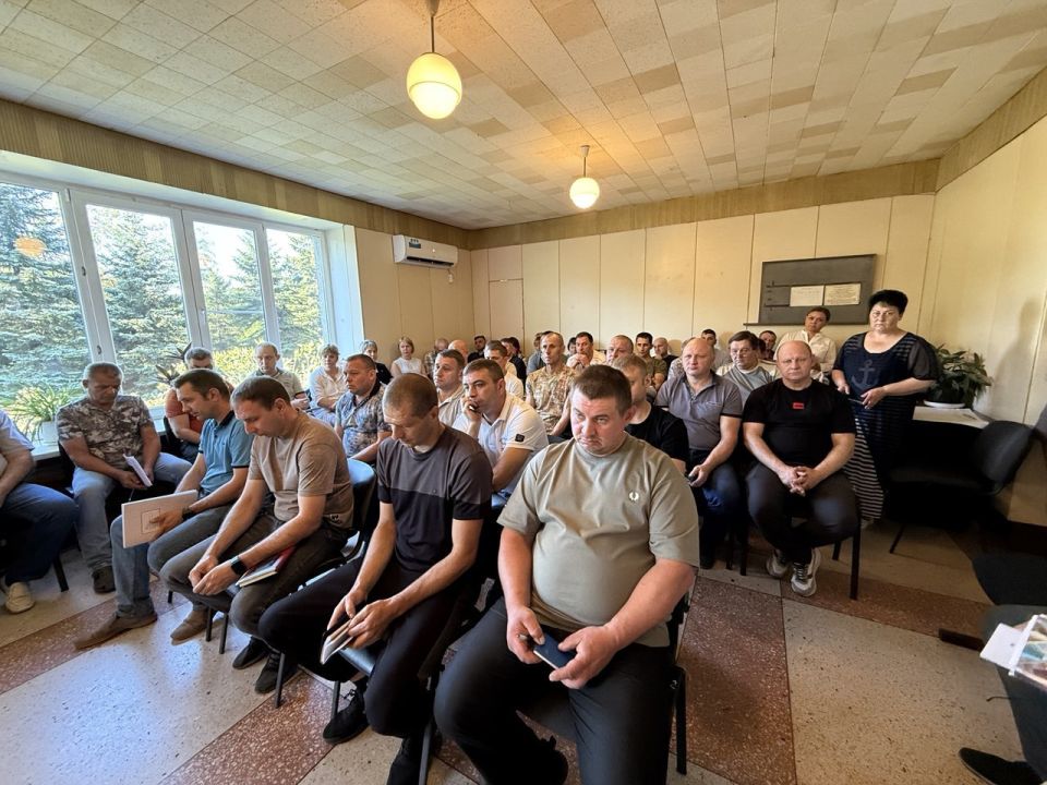 Александр Шатов: Встретился с коллективом шахты "Ждановская" Александр Шатов: Встретился с коллективом шахты "Ждановская"