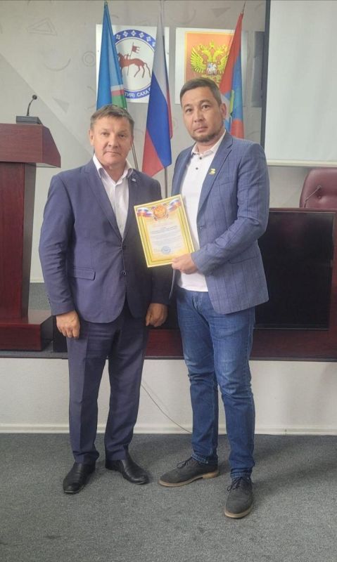 Александр Качанов: Благодарности от главы Докучаевска вручили учителям Якутии Александр Качанов: Благодарности от главы Докучаевска вручили учителям Якутии