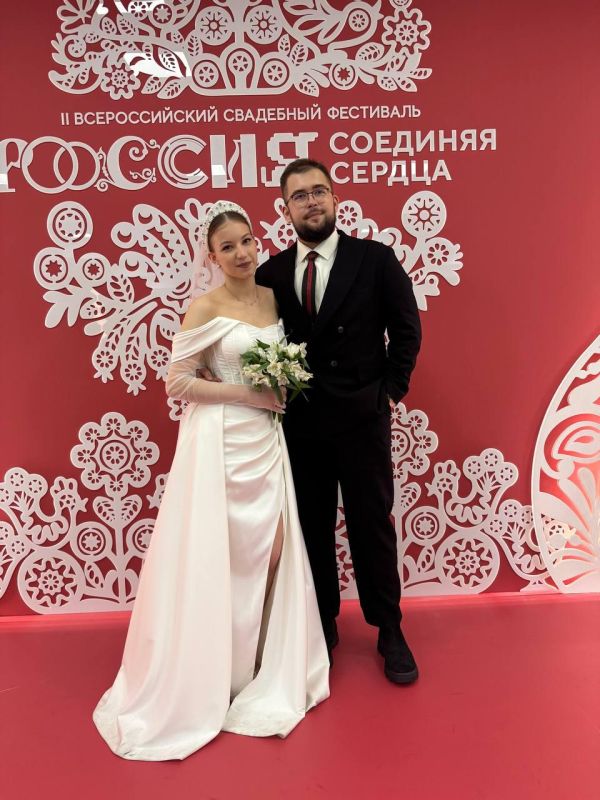 Три студенческие семьи созданы на II Всероссийском свадебном фестивале «Россия. Соединяя сердца» Три студенческие семьи созданы на II Всероссийском свадебном фестивале «Россия. Соединяя сердца»