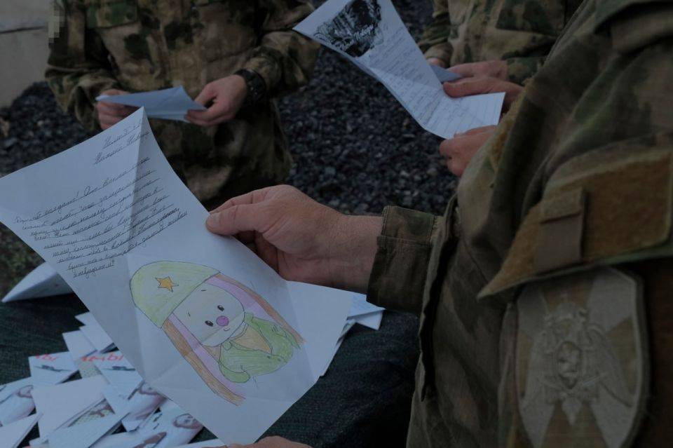 Росгвардейцы – участники СВО поблагодарили нижегородцев за письма поддержки Росгвардейцы – участники СВО поблагодарили нижегородцев за письма поддержки