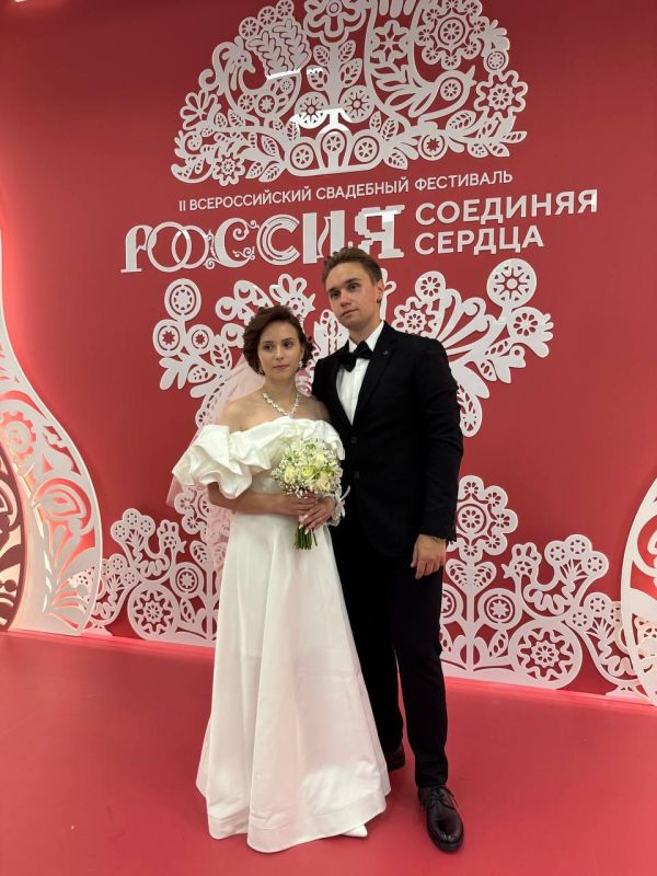 Три студенческие семьи созданы на II Всероссийском свадебном фестивале «Россия. Соединяя сердца» Три студенческие семьи созданы на II Всероссийском свадебном фестивале «Россия. Соединяя сердца»