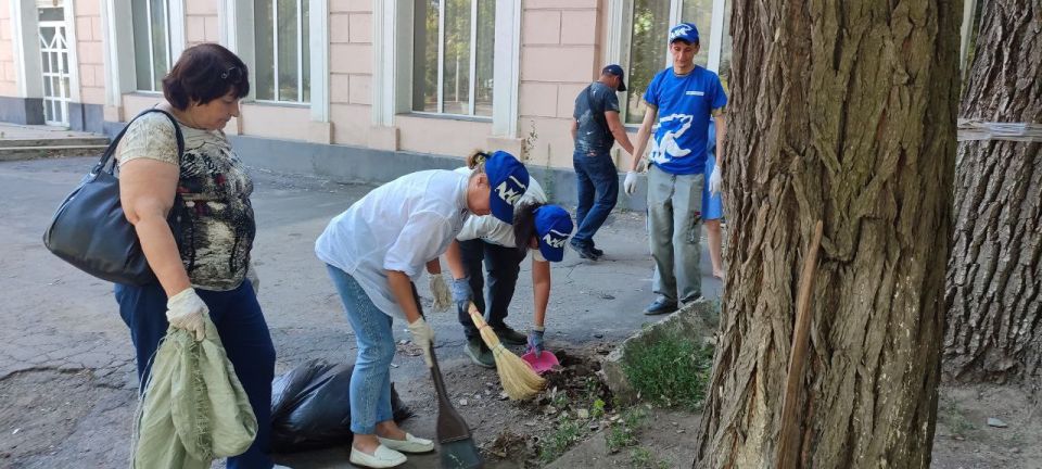 Сегодня, 10 июля, в рамках проектов «Городская среда» и «Школа ЖКХ», реализуемых партией «Единая Россия», сотрудники Управы Калининского внутригородского района Администрации городского округа Донецк приняли участие в... Сегодня, 10 июля, в рамках проектов «Городская среда» и «Школа ЖКХ», реализуемых партией «Единая Россия», сотрудники Управы Калининского внутригородского района Администрации городского округа Донецк приняли участие в...
